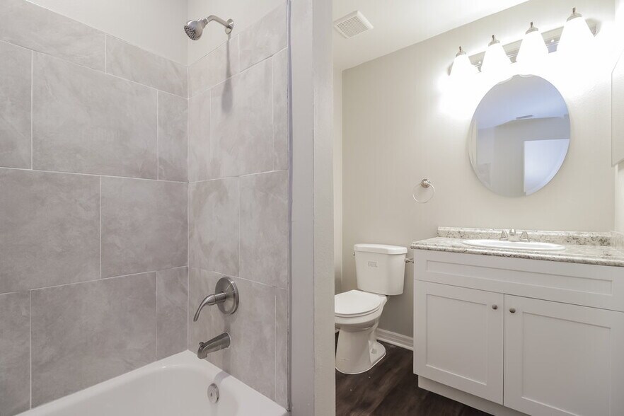 Building Photo - 8231 Rain Forest Dr