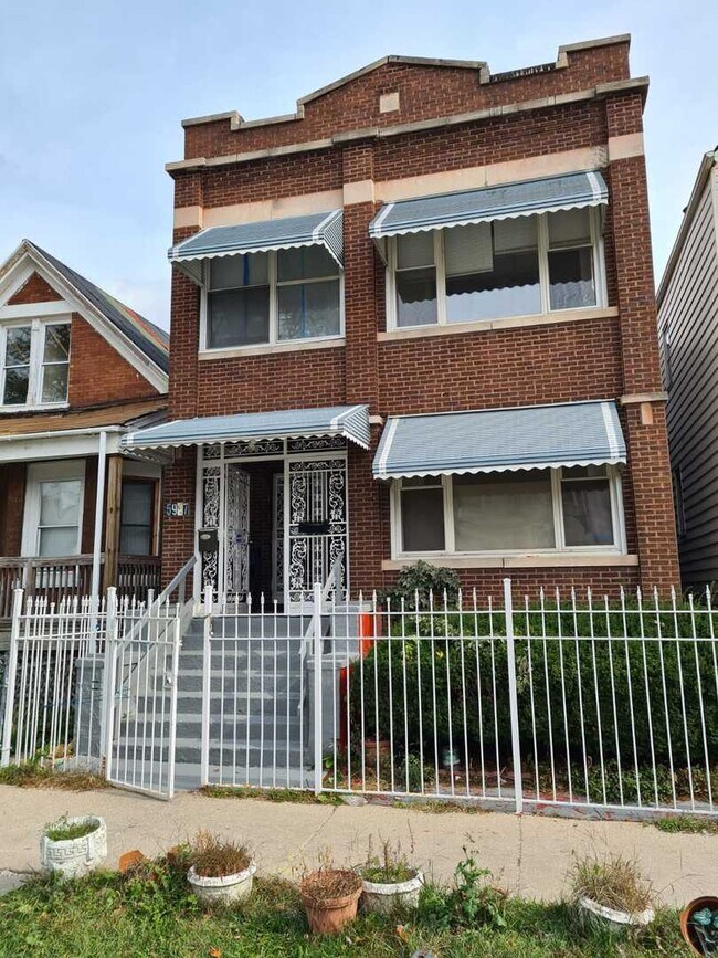 Building Photo - 5947 S Justine St