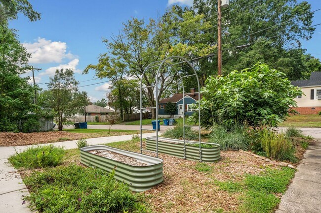 Building Photo - 2408 Cascadilla St