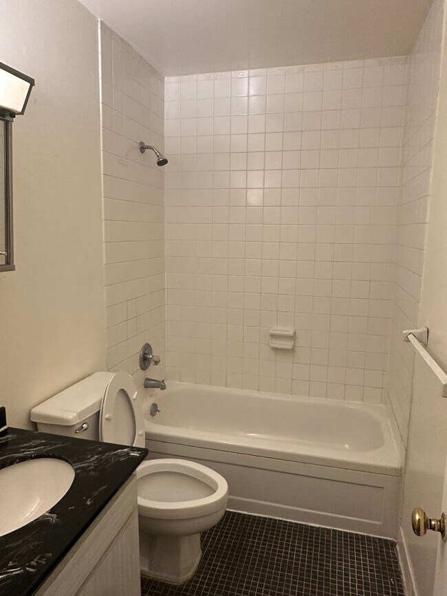 Building Photo - 2 Bedroom/ 2 bath Condo in Georgetown