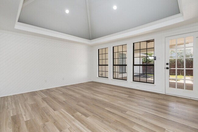 Building Photo - 922 Sycamore Creek Rd