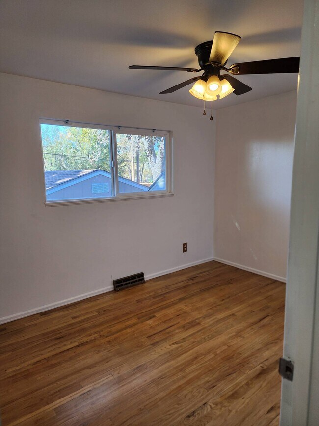 Building Photo - 2618 N Prospect St