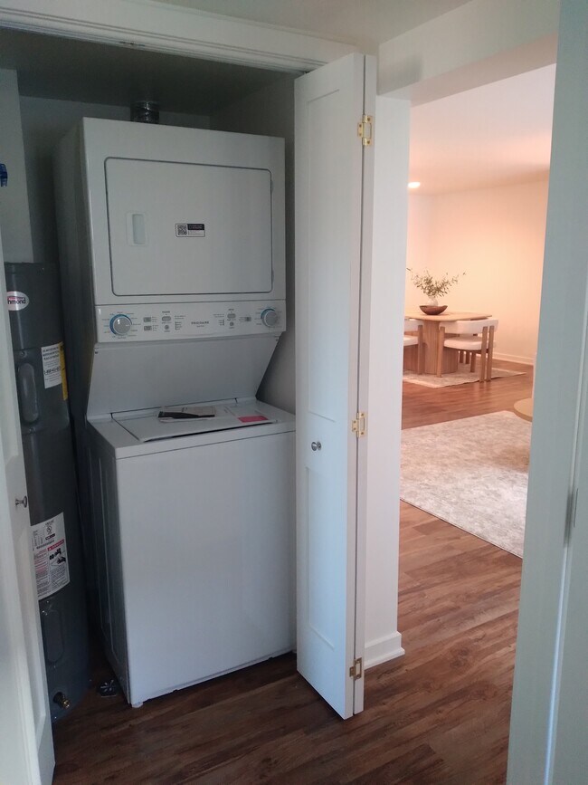 Building Photo - 2745 Hidden Dr