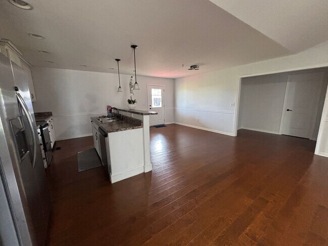 Building Photo - 155 Raspberry Dr