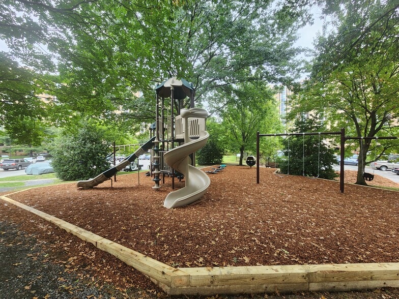 Childrens playground - 5901 Mt Eagle Dr