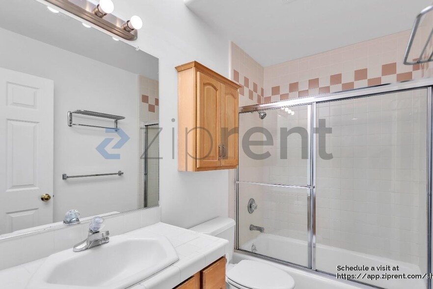 Building Photo - 609 Cambridge St