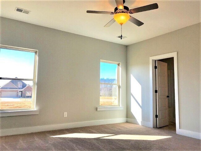 Building Photo - Home in Calera, AL.. View with 48 Hours Notice!