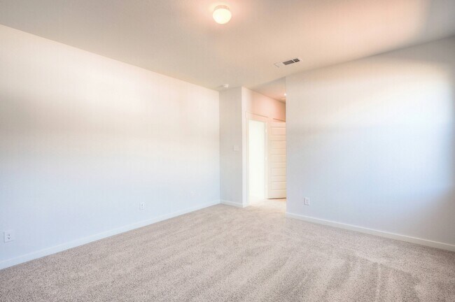 Building Photo - 21251 Shr Blf Dr