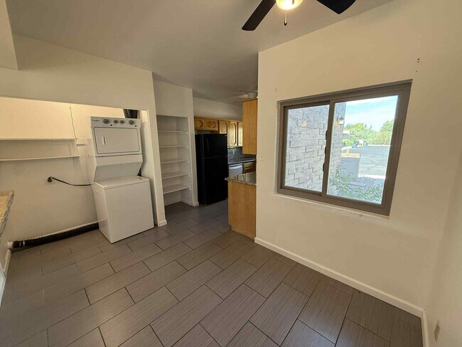 Building Photo - 8141 E Daniella Cir