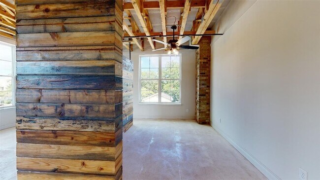 Building Photo - 305 W 27th St