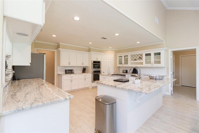 Building Photo - 4607 Breezy Point Dr