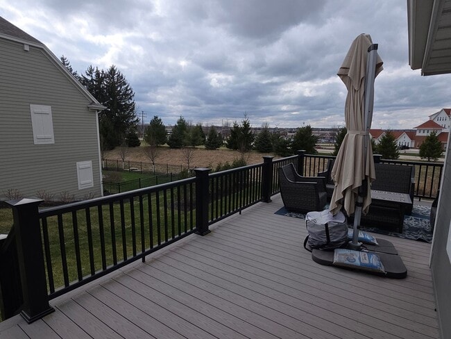 Building Photo - 5 bedroom Pewaukee home in Broken Hill