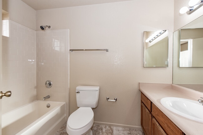Building Photo - 2866 S 30th Dr