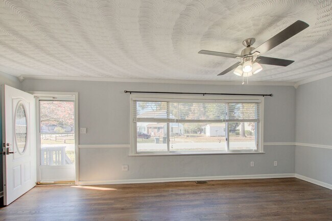 Building Photo - 200 Cynthia Dr