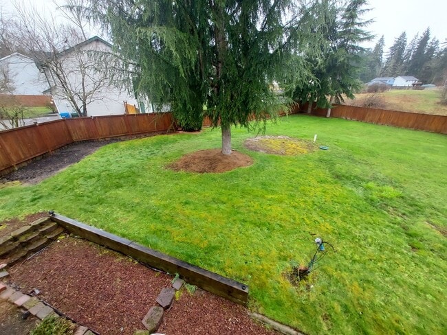 Building Photo - 4 bedroom 2.75 bath, Huge Fenced Yard with Landscaping Included!!