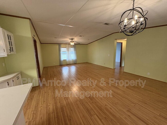 Building Photo - 616 Klickety Klak Ln