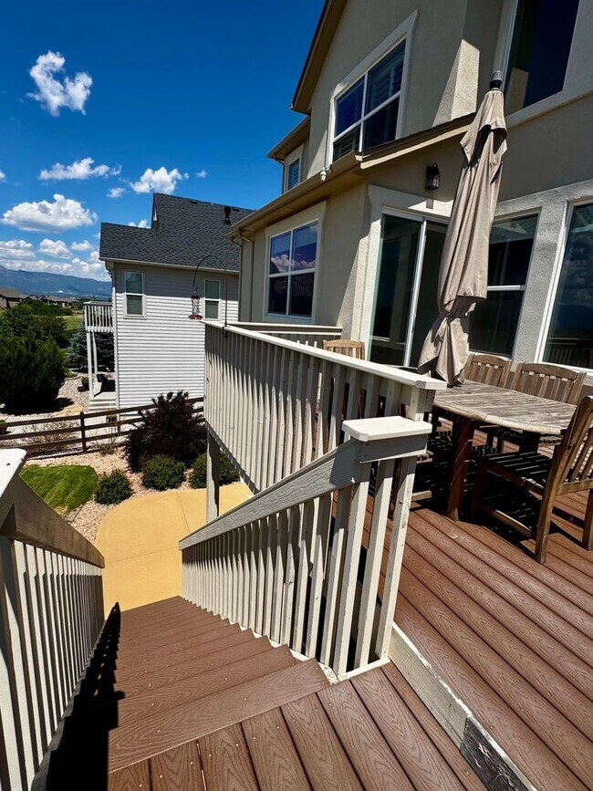 Building Photo - Stunning 5 Bedroom Home in Cordera with access to Community center with pool