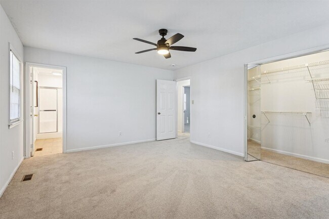 Building Photo - 3BR 2.5 BA Mid-Town Newport News