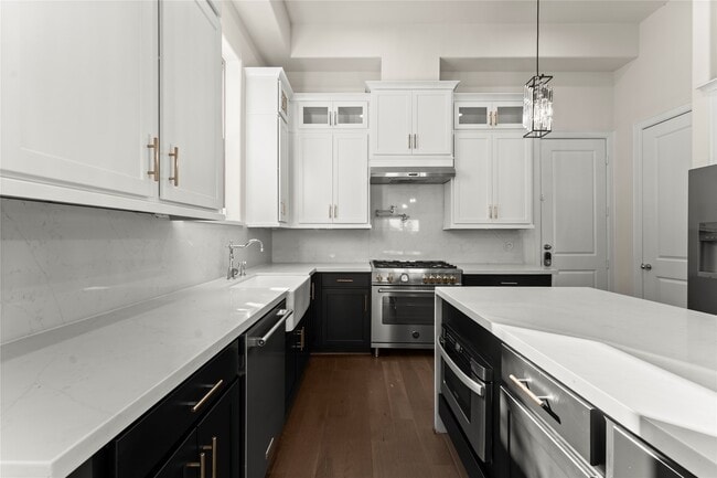 Building Photo - 1902 W 25th St