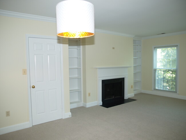 Living Room - 3287 Sutton Pl NW