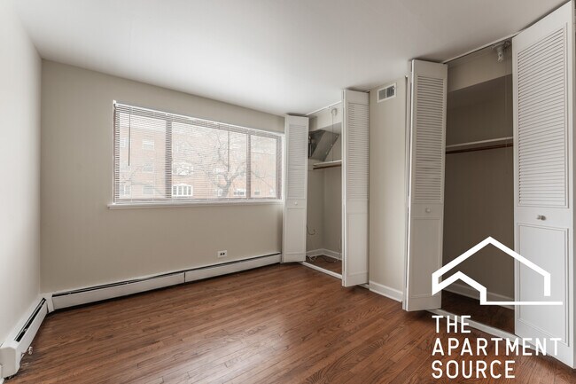 Building Photo - 5917 N Kenmore Ave