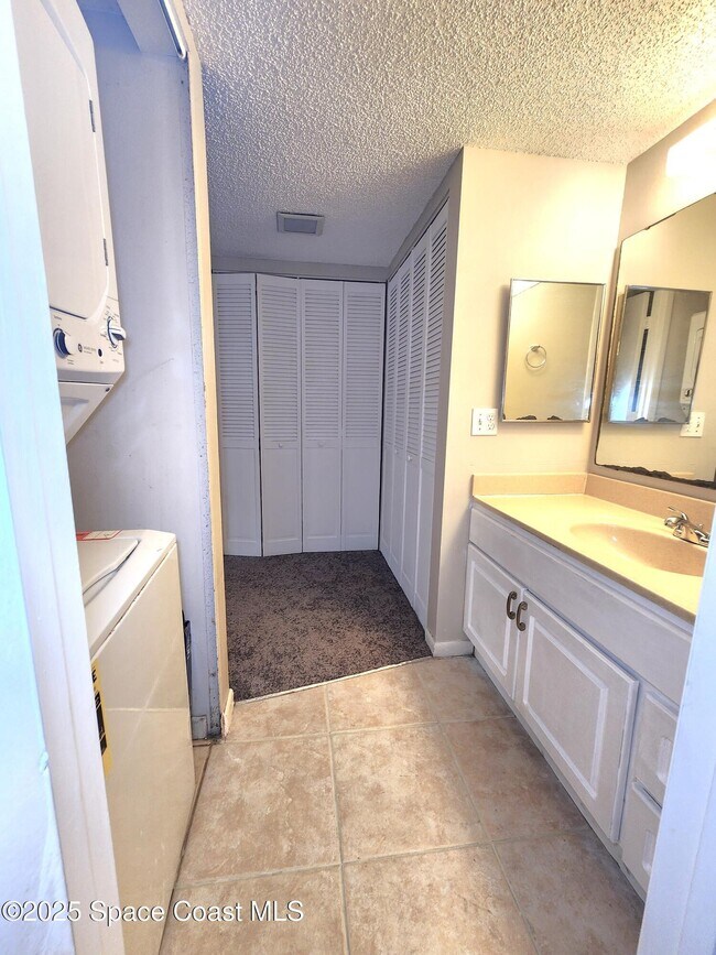 Building Photo - 1690 Sunny Brook Ln