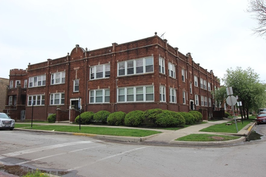 Building Photo - 2657 N Harding Ave