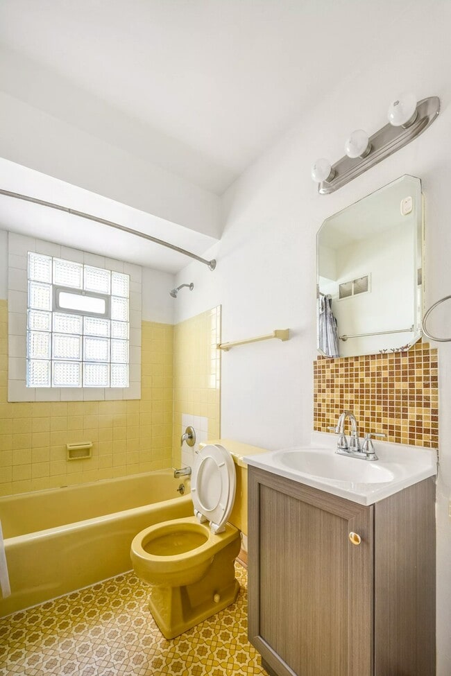 Building Photo - 2137 S 71st St