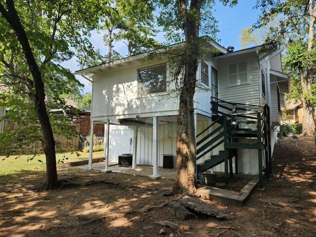 Building Photo - This Hillcrest Bungalow is just what you w...