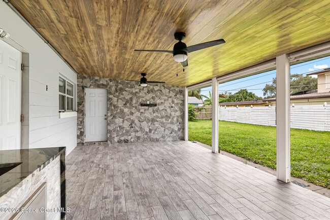 Building Photo - 719 6th St