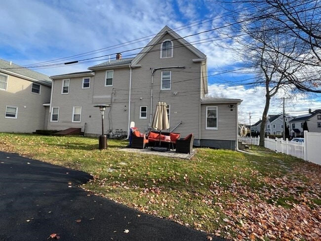 Building Photo - 358 Hunnewell St