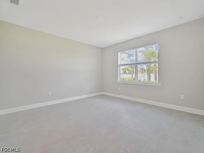Building Photo - 42218 Edgewater Dr