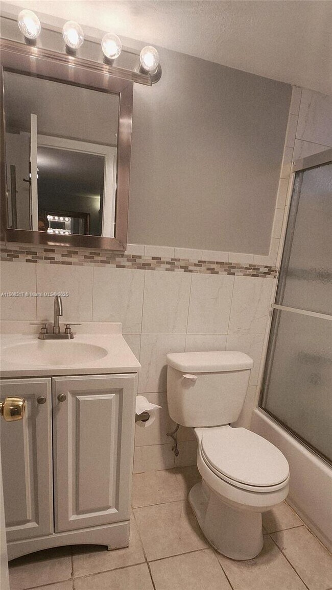 Building Photo - 2905 Point E Dr