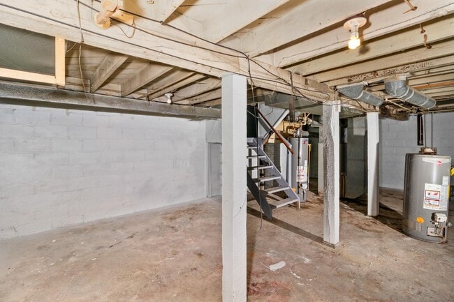Building Photo - 989 N Howard St
