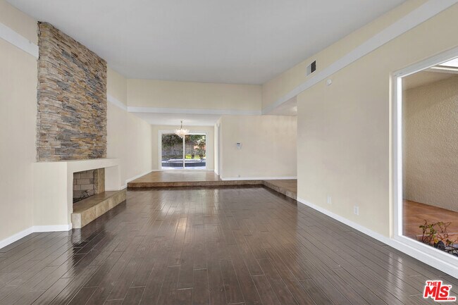 Building Photo - 26572 Academy Dr