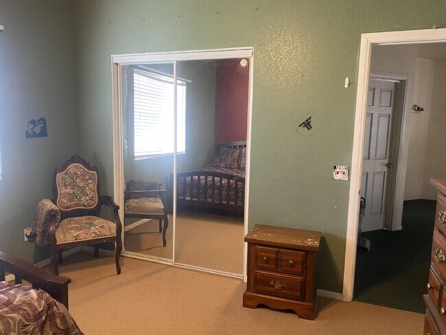 Building Photo - "Modern 5-Bedroom Sanctuary with 3 Baths and 4,353 Sq Ft of Comfort in San Bernardino!"