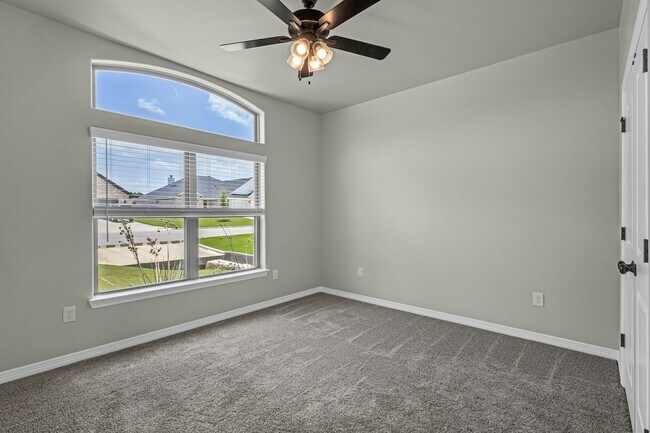 Building Photo - 6102 Messina Dr