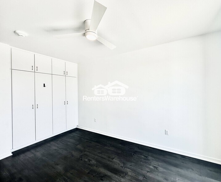 Building Photo - 329 5th St