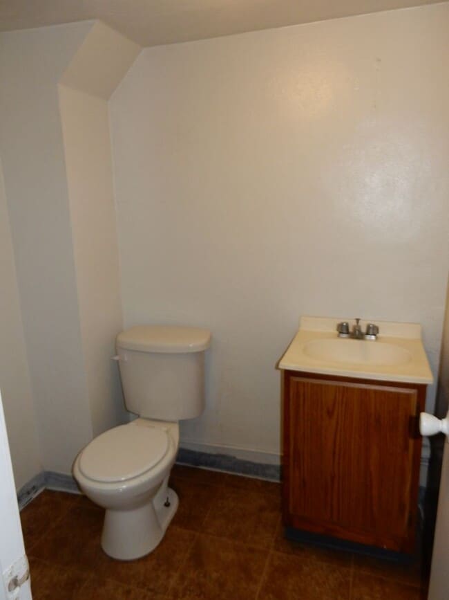 Building Photo - 3 BR home, convenient to Downtown Vinton!