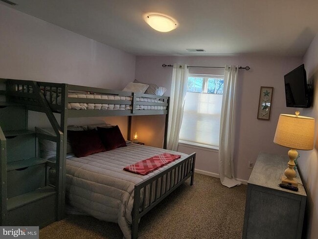 Building Photo - 3300 Sanibel Cir