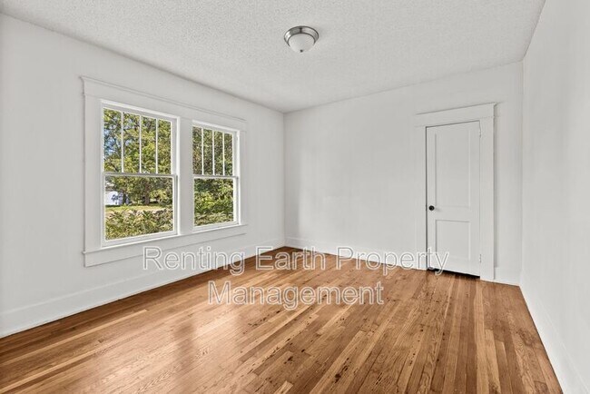 Building Photo - 1705 Steiner Ave SW
