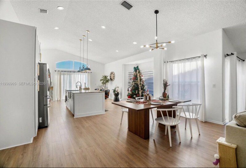 Building Photo - 8165 Pelican Harbour Dr