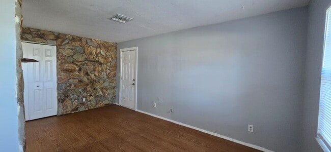 Building Photo - 3/1 Jordan Park / Move in Special