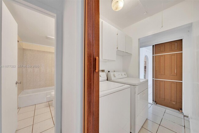 Building Photo - 751 Pine Dr