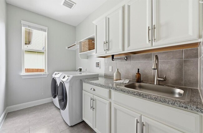 Building Photo - 15909 Villa Frontera Dr