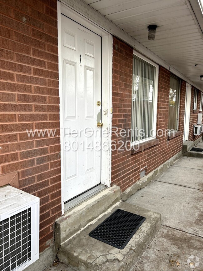 Building Photo - No Security Deposit Option for qualified r...