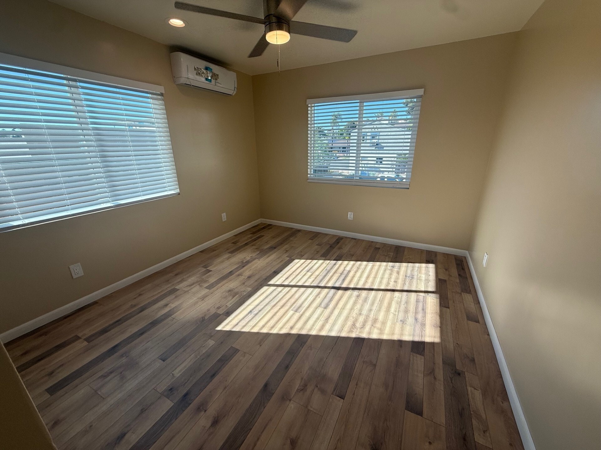 Building Photo - 4860 Palm Ave