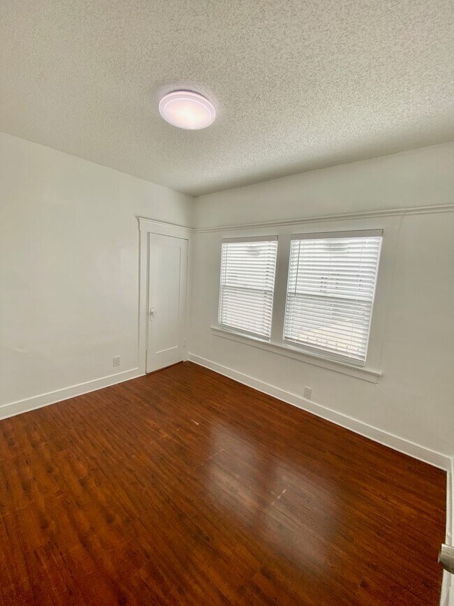 Building Photo - 2919 Van Buren Pl