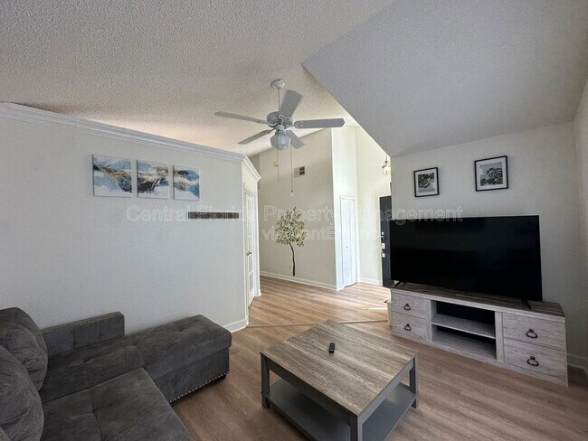 Building Photo - 1009 Lake Davenport Blvd