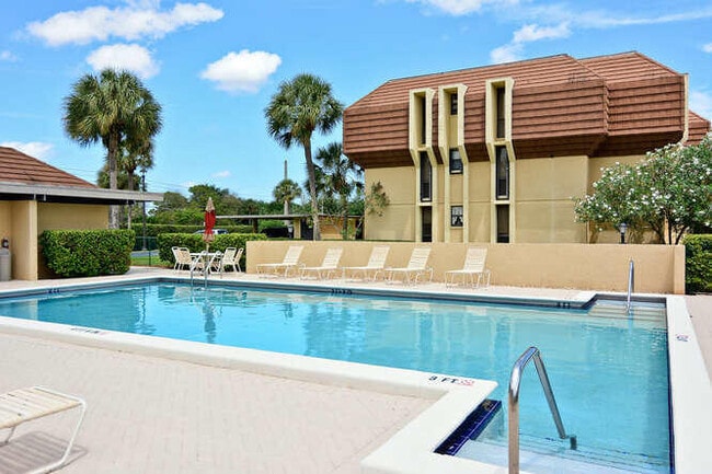 Building Photo - 5188 Woodland Lakes Dr